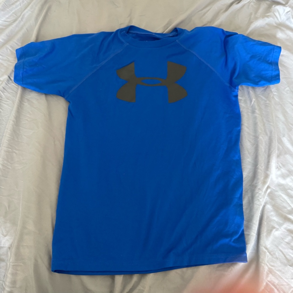 Boys Under Armour Dry Fit Shirt Medium